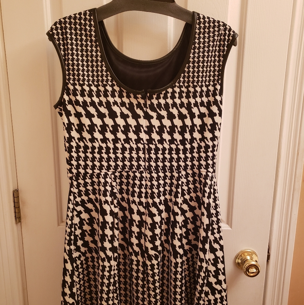 NWOT Tiana dress. - Picture 4 of 6